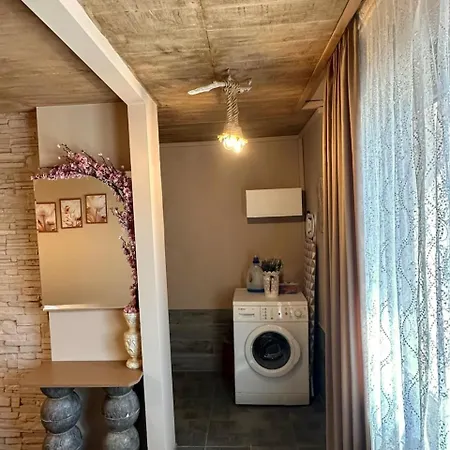 Hill House Кавала